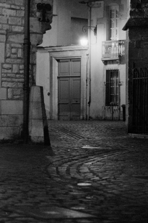 Derrière Notre-Dame