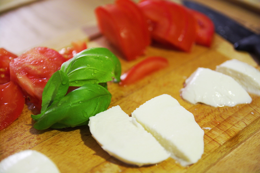 Moza-tomates-basilic
