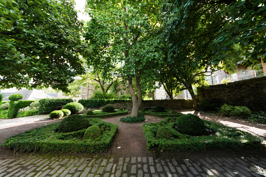 Dunbar's Close Garden