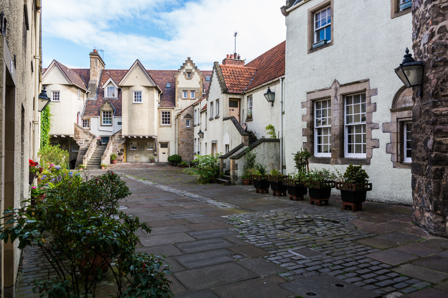 White Horse Close